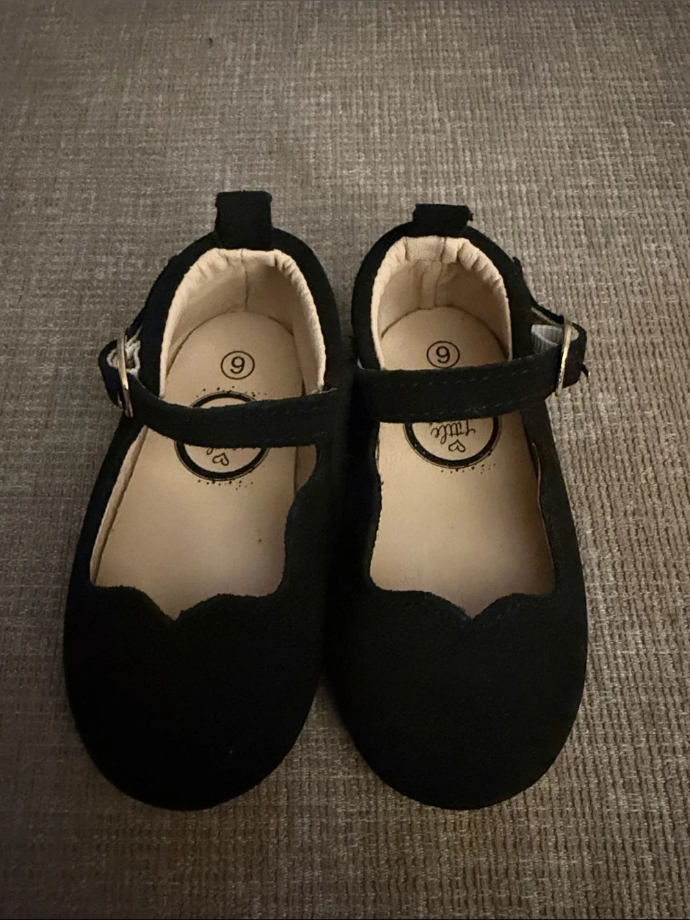 Toddler Girls Black Scalloped Mary Jane Dress Shoes with Ankle Strap